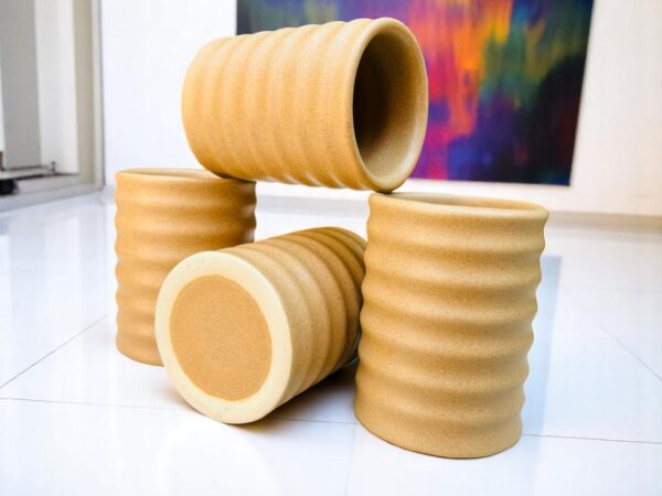 Set de 4 Vasos de Cerámica Avellana – 10 oz – Diseño en Espiral – Vasos Hechos a Mano para Agua, Café Frío o Té Helado – Únicos y Elegantes - Imagen 3