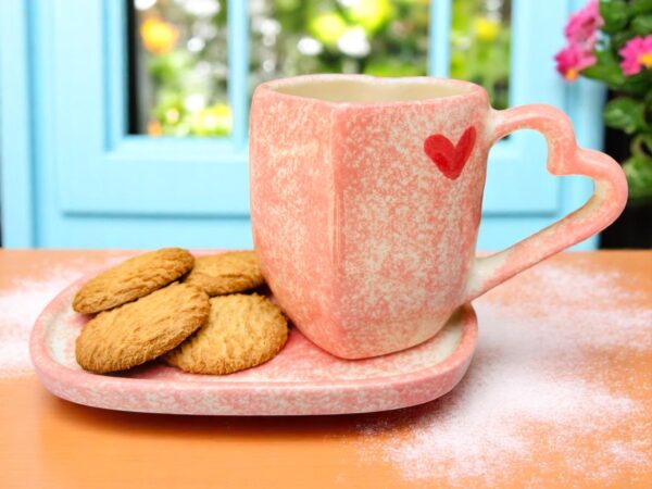 Taza de Cerámica con Forma de Corazón y Plato – Rosa Aurora – Decorada con Corazones Rojos – 12 oz - Imagen 5