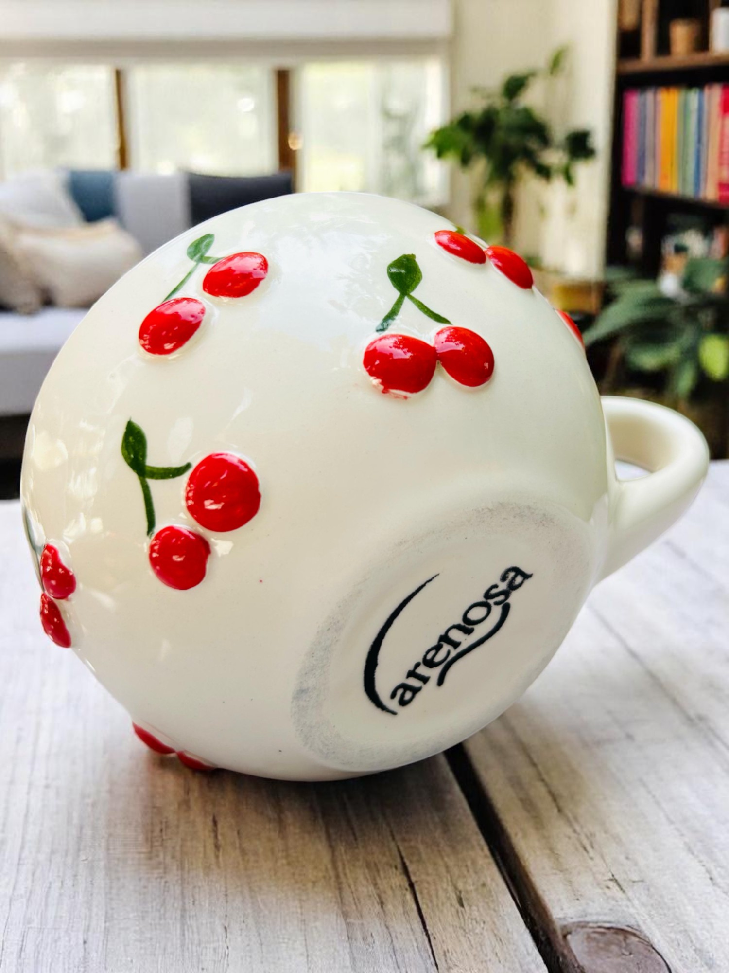 Taza con Cereza en Relieve