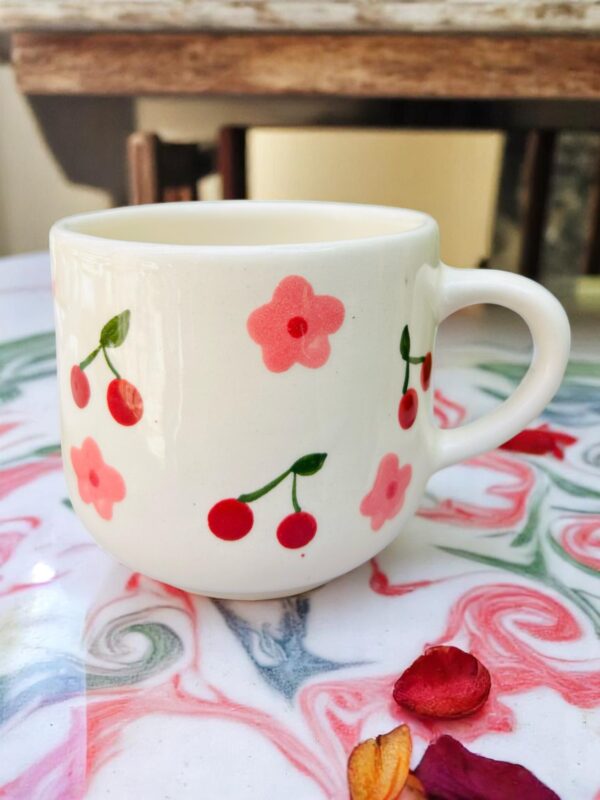 Taza de Cerámica con Plato – 12 oz – Diseños Artesanales: Frutas, Flores o Salpicado Moderno – Hecha a Mano – Taza para Café o Té con Platito Decorativo (Cerezas y Flores) - Imagen 4