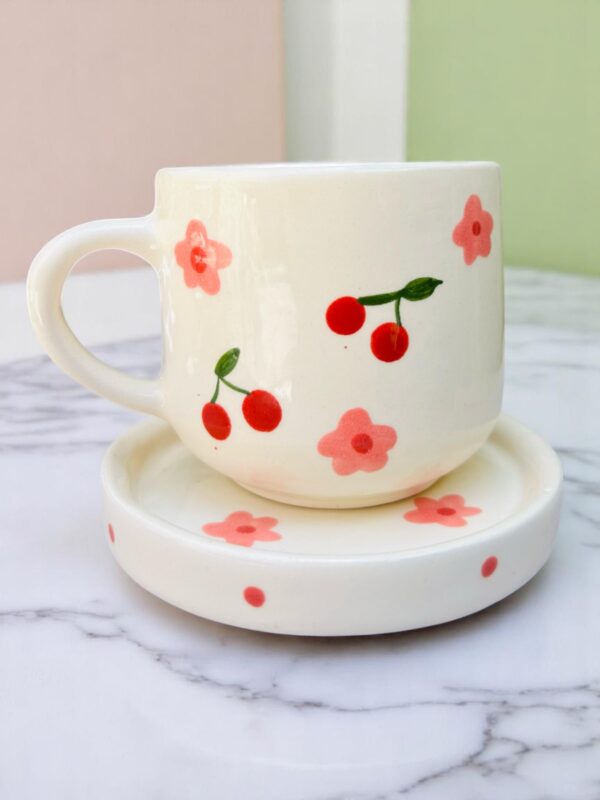 Taza de Cerámica con Plato – 12 oz – Diseños Artesanales: Frutas, Flores o Salpicado Moderno – Hecha a Mano – Taza para Café o Té con Platito Decorativo (Cerezas y Flores) - Imagen 5