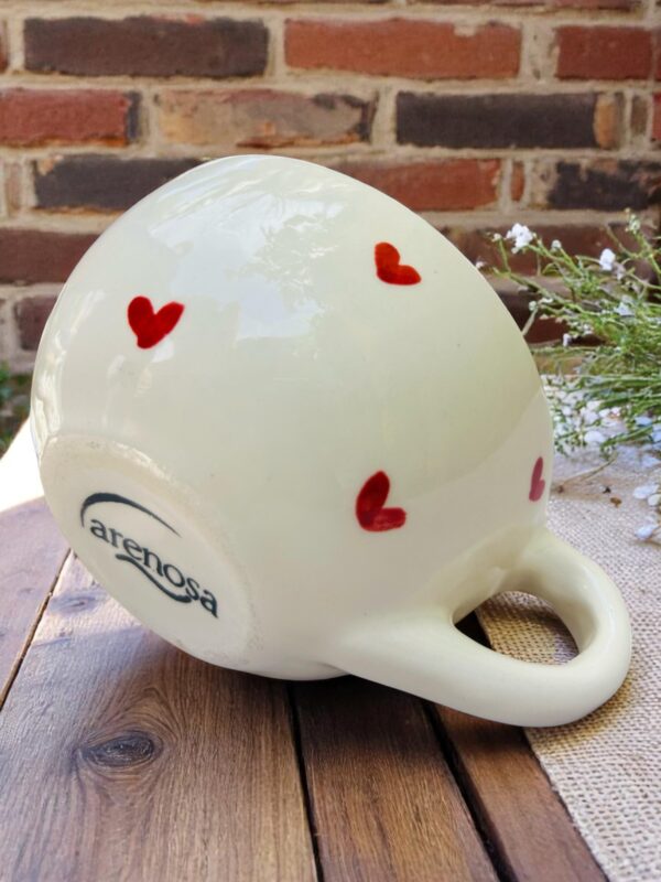 Taza de Cerámica con Corazones Pintados a Mano – 10 oz – Diseño Artesanal Único para Café, Chocolate o Té – Ideal como Regalo Romántico o Uso Diario