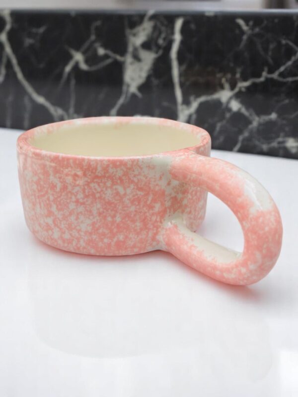 Set de 2 Tazas de Cerámica de 6 oz – Color Rosa con Corazón Rojo en Relieve – Diseño Artesanal Pintado a Mano – Ideal para Café Espresso o Regalo Romántico - Imagen 4