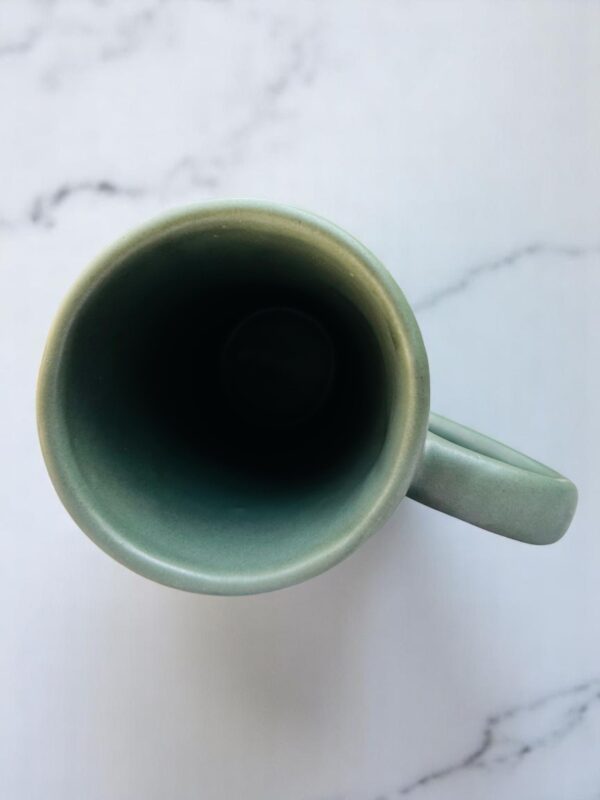 Set de 4 Tazas Altas de Cerámica Verde Olivo Mate – 10 oz – Diseño Cónico Artesanal Pintado a Mano – Elegantes para Café, Té o Chocolate - Imagen 3